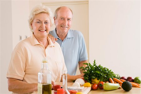 simsearch:673-02140337,k - Couple with Vegetables Stock Photo - Premium Royalty-Free, Code: 600-02245248