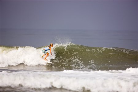 simsearch:700-02670163,k - Femme Surfer une vague, Encinitas, Californie, USA Photographie de stock - Premium Libres de Droits, Code: 600-02245358