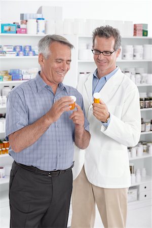 Pharmacien parlant au Client Photographie de stock - Premium Libres de Droits, Code: 600-02245674