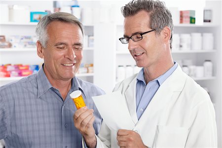 receta (médica) - Pharmacist Talking to Client Foto de stock - Sin royalties Premium, Código: 600-02245677