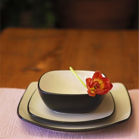 simsearch:632-09021552,k - Place Setting on Wooden Table Foto de stock - Sin royalties Premium, Código: 600-02257884