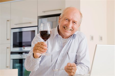 simsearch:600-02257926,k - Portrait of Man Raising Glass of Wine Photographie de stock - Premium Libres de Droits, Code: 600-02257928