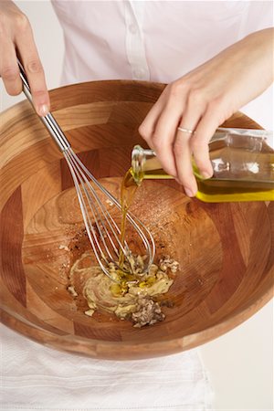 Woman Preparing Caesar Salad Dressing Foto de stock - Sin royalties Premium, Código: 600-02264221