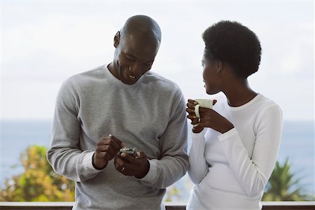 Couple Drinking Coffee on Balcony Foto de stock - Sin royalties Premium, Código: 600-02264542