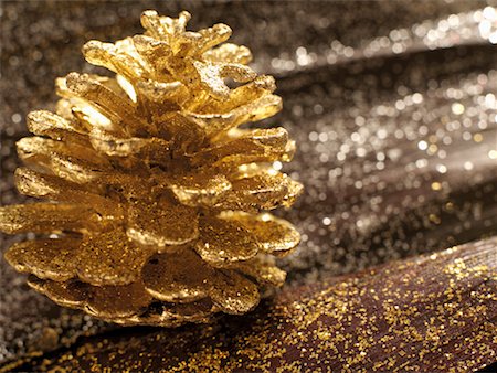 Glitter et golden Pine Cone Photographie de stock - Premium Libres de Droits, Code: 600-02264801