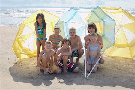 family holiday cottage - Group Portrait of Kids on the Beach, Elmvale, Ontario, Canada Stock Photo - Premium Royalty-Free, Code: 600-02265284