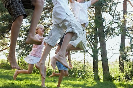 Kids Running and Playing Outdoors Elmvale, Ontario, Canada Foto de stock - Sin royalties Premium, Código: 600-02265310