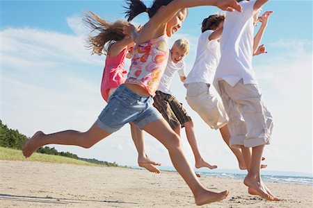 Kids Running and Playing on the Beach, Elmvale, Ontario, Canada Foto de stock - Sin royalties Premium, Código: 600-02265313