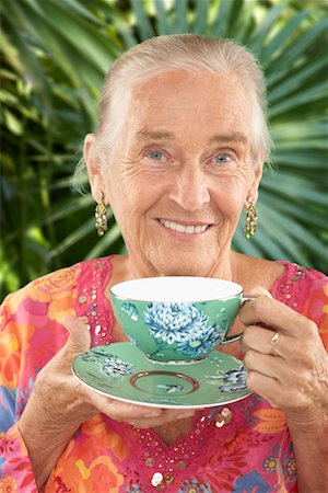 elderly face - Portrait of Woman with Teacup Foto de stock - Sin royalties Premium, Código: 600-02265500