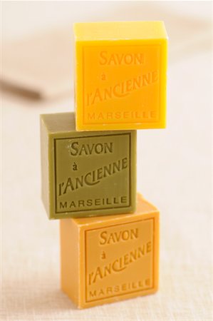 savon - Barres empilées de savon Photographie de stock - Premium Libres de Droits, Code: 600-02290147