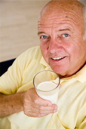 simsearch:600-02257926,k - Man Drinking Glass of Milk Photographie de stock - Premium Libres de Droits, Code: 600-02290233