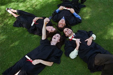 simsearch:600-02312372,k - College Graduates Lying on Ground Taking Pictures With Camera Phone Foto de stock - Sin royalties Premium, Código: 600-02316027