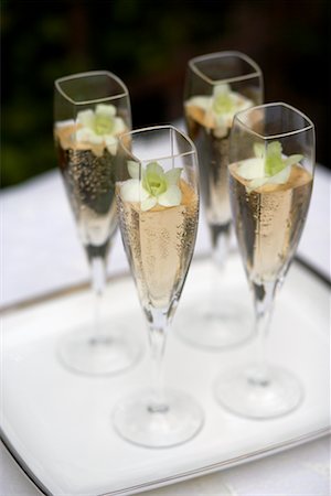 Champagne Garnished With Orchids Foto de stock - Sin royalties Premium, Código: 600-02312354