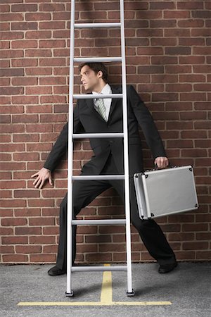 superstición - Homme d'affaires, la marche de l'escalier Photographie de stock - Premium Libres de Droits, Code: 600-02312379