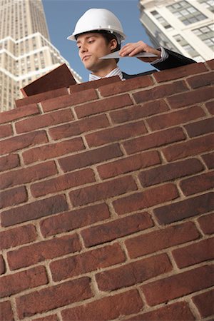 Businessman Building a Brick Wall Foto de stock - Sin royalties Premium, Código: 600-02312395