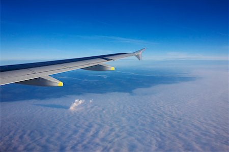 encima de las nubes - Airplane Flying Above Clouds Foto de stock - Sin royalties Premium, Código: 600-02346019