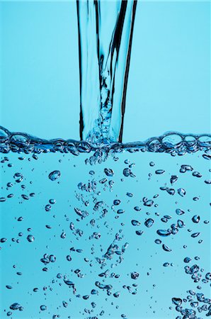 sauberes wasser - Pouring Water Foto de stock - Sin royalties Premium, Código: 600-02347972