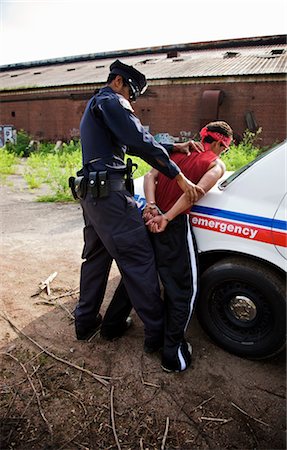 Officier de police arrêtant Suspect Photographie de stock - Premium Libres de Droits, Code: 600-02348045