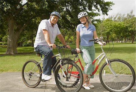 simsearch:600-02348564,k - Couple Riding Bikes in the Park Stock Photo - Premium Royalty-Free, Code: 600-02348564