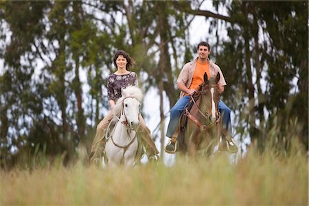 Couple Horseback Riding on Ranch, Santa Cruz, California, USA Foto de stock - Sin royalties Premium, Código: 600-02376697