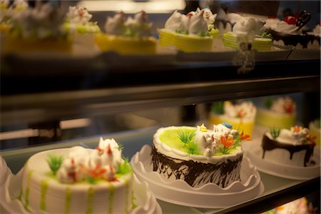 dessert, restaurant - Bakery, Saigon, Vietnam Stock Photo - Premium Royalty-Free, Code: 600-02376944