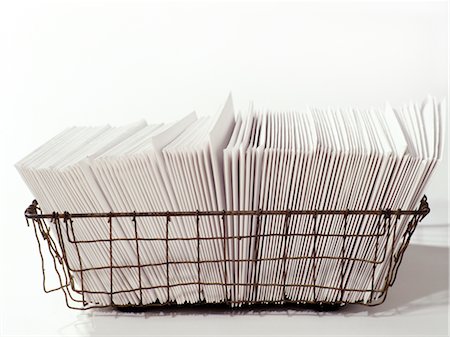 simsearch:600-03478682,k - White Envelopes in Wire Tray Foto de stock - Royalty Free Premium, Número: 600-02377943