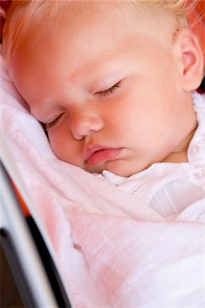 simsearch:600-00795637,k - Sleeping Toddler Photographie de stock - Premium Libres de Droits, Code: 600-02371042
