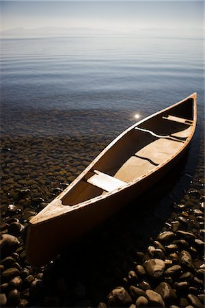 Canoe Beached on Shore, Lake Tahoe, California, USA Stock Photo - Premium Royalty-Free, Code: 600-02386115
