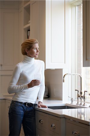 Woman Filling Glass from Kitchen Faucet Fotografie stock - Premium Royalty-Free, Codice: 600-02428898