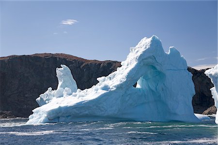 Iceberg Near Twillingate Island, Newfoundland, Canada Foto de stock - Sin royalties Premium, Código: 600-02428924