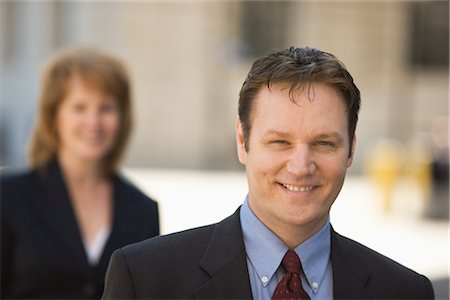 friendly portrait - Portrait of Businessman Outdoors,  Businesswoman in the Background Foto de stock - Sin royalties Premium, Código: 600-02447812