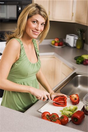 person cutting food on cutting boards - Woman in Kitchen Making a Salad Foto de stock - Sin royalties Premium, Código: 600-02447823