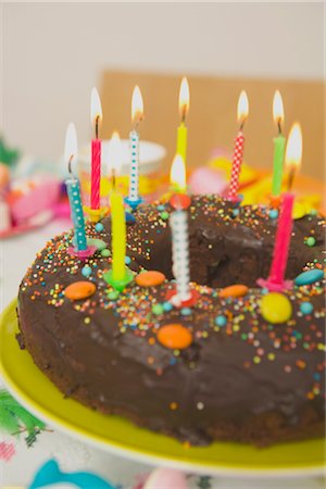 pépite - Gâteau d'anniversaire Photographie de stock - Premium Libres de Droits, Code: 600-02461260