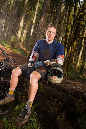 sommersport - Porträt von Mountainbiker, Blackrock Mountain Bike Park, in der Nähe von Salem, Oregon, USA Stockbilder - Premium RF Lizenzfrei, Bildnummer: 600-02586040