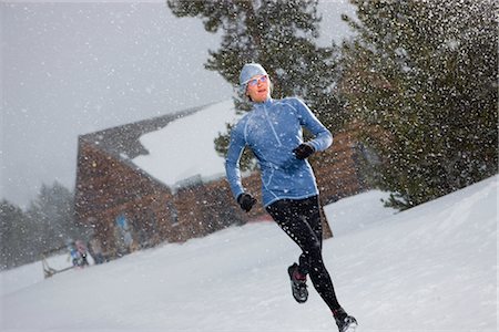simsearch:673-02140357,k - Woman Jogging in the Snow, Near Frisco, Summit County, Colorado, USA Foto de stock - Royalty Free Premium, Número: 600-02586071