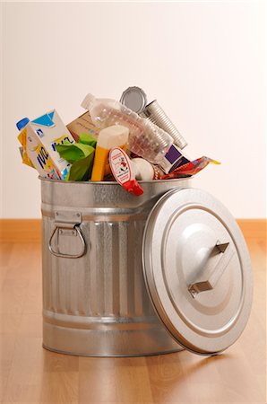 simsearch:700-00561095,k - Full Garbage Can Stock Photo - Premium Royalty-Free, Code: 600-02594035