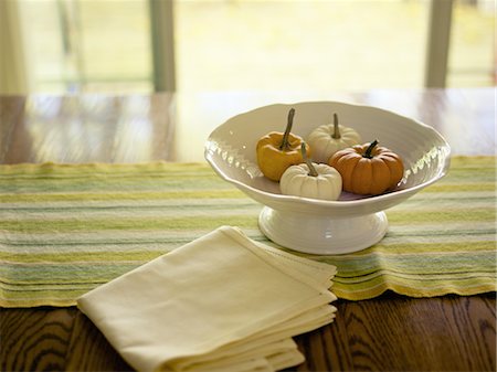 Baby Pumpkins in Bowl Stock Photo - Premium Royalty-Free, Code: 600-02594190