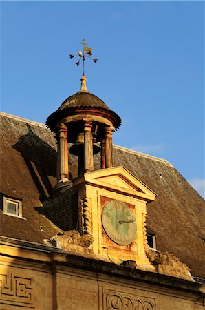 simsearch:600-02590860,k - Horloge de la tour, Place de la Liberte, vieille ville de Sarlat-la-Canéda, Dordogne, Aquitaine Photographie de stock - Premium Libres de Droits, Code: 600-02590856