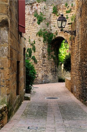 french villages - Old Town of Sarlat-la-Caneda, Dordogne, Aquitaine, France Stock Photo - Premium Royalty-Free, Code: 600-02590853