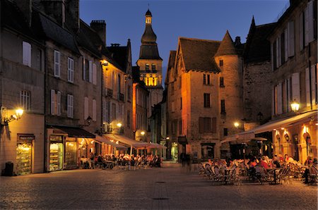 french village - Place de la Liberte, Old Town of Sarlat-la-Caneda, Dordogne, Aquitaine, France Stock Photo - Premium Royalty-Free, Code: 600-02590860