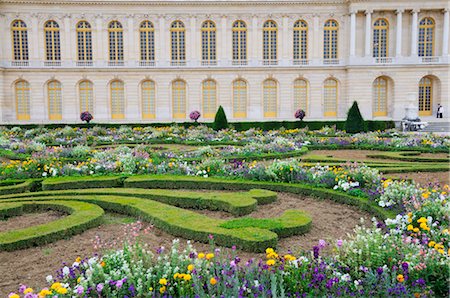 famous french structures - Versailles Gardens and Palace, Versailles, Ile-de-France, France Stock Photo - Premium Royalty-Free, Code: 600-02590928