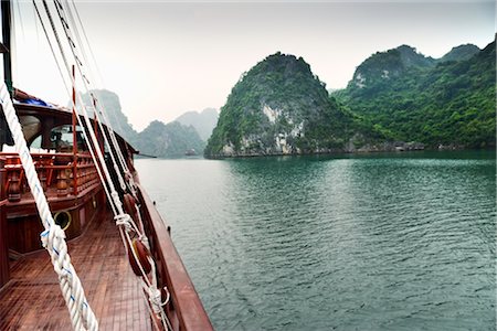 Boat, Gulf of Tonkin, Halong Bay, Quang Ninh Province, Vietnam Foto de stock - Sin royalties Premium, Código: 600-02638019