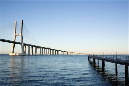 rio tejo - Vasco da Gama Bridge, Lisbon, Portugal Foto de stock - Royalty Free Premium, Número: 600-02638133
