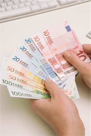 euro - Hands Holding Money Foto de stock - Sin royalties Premium, Código: 600-02638209