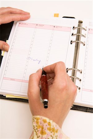 emploi du temps - Mains écrivant dans Agenda Photographie de stock - Premium Libres de Droits, Code: 600-02638216