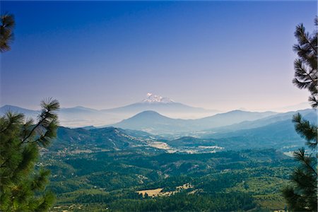 View of Mount Shasta, California, From Mount Ashland, Oregon, USA Stock Photo - Premium Royalty-Free, Code: 600-02645658