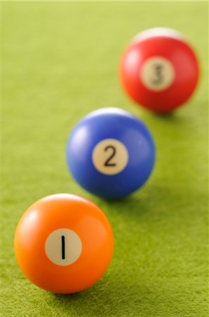 deux (chiffre) - Gros plan des boules de billard Photographie de stock - Premium Libres de Droits, Code: 600-02645984