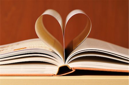 Book With Pages Shaped Like Heart Fotografie stock - Premium Royalty-Free, Codice: 600-02659562