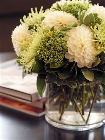 flower arrangement in glass - Chrysanthemums in Flower Arrangement Stock Photo - Premium Royalty-Free, Code: 600-02669226