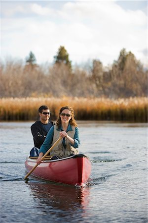 Couple Canoeing on the Deschutes River, Bend, Oregon, USA Stock Photo - Premium Royalty-Free, Code: 600-02669363